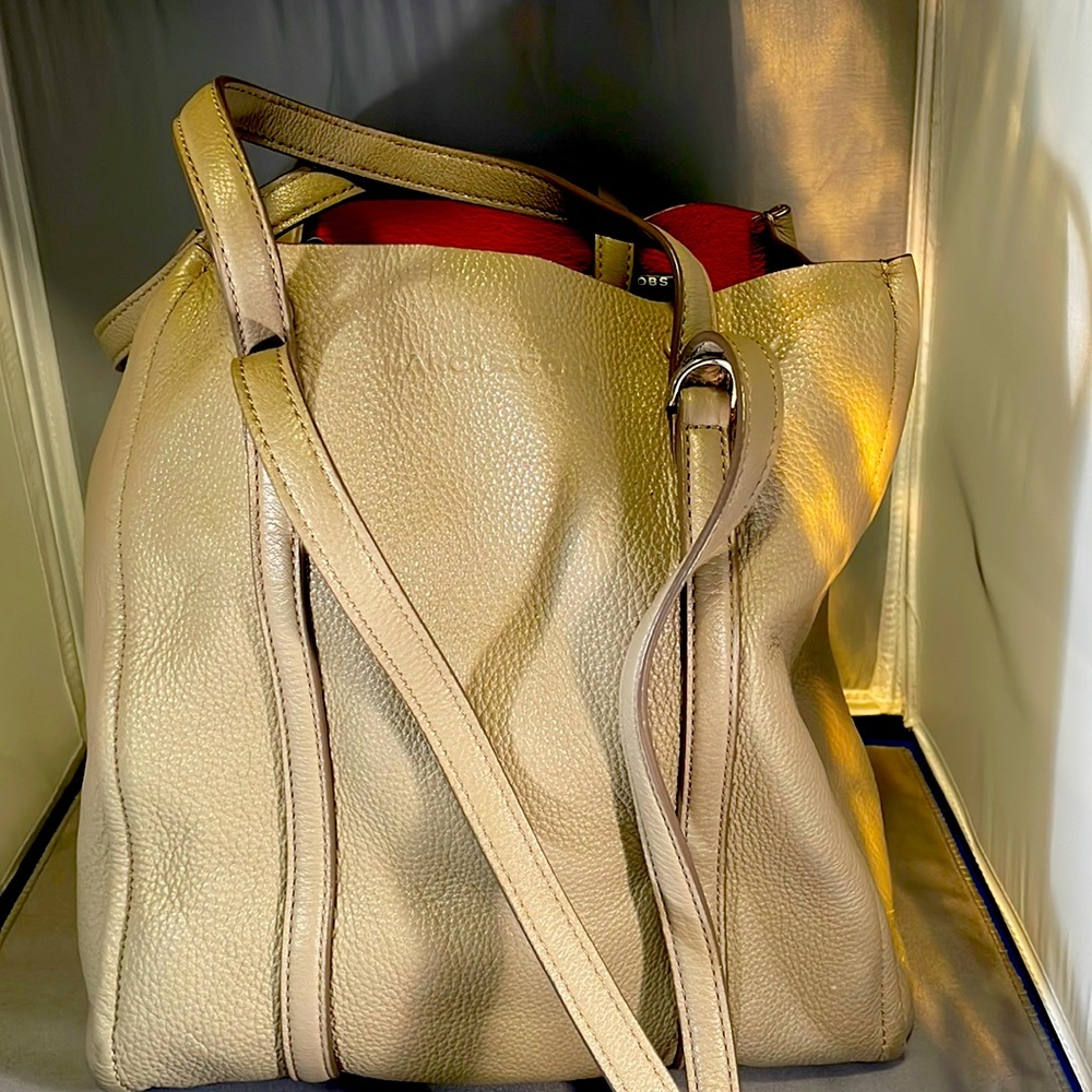 Mark Jacobs handbag. In Taupe. Excellent condition